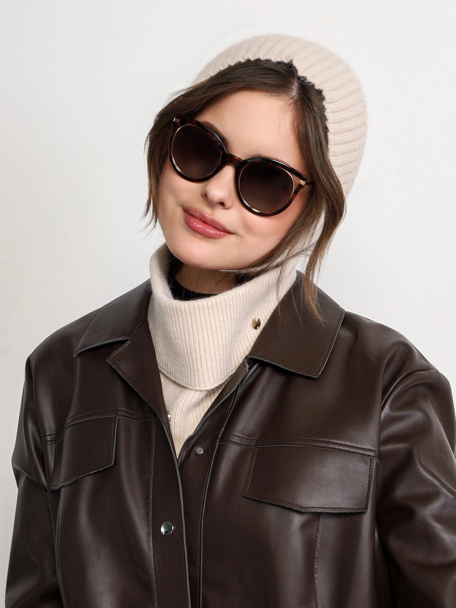 Шарф-манишка с декоративной нашивкой в ассортименте